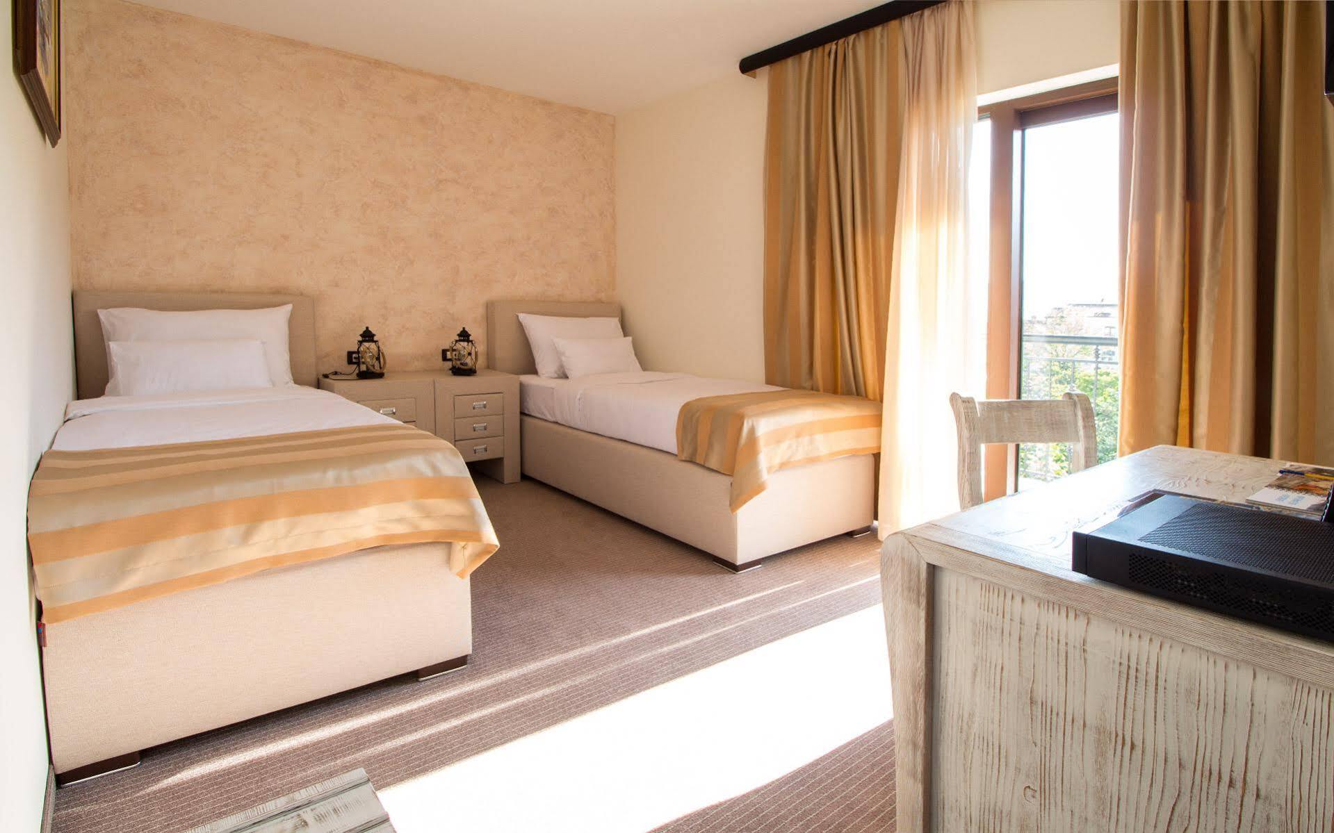 Hotel Helada ติวัต ภายนอก รูปภาพ