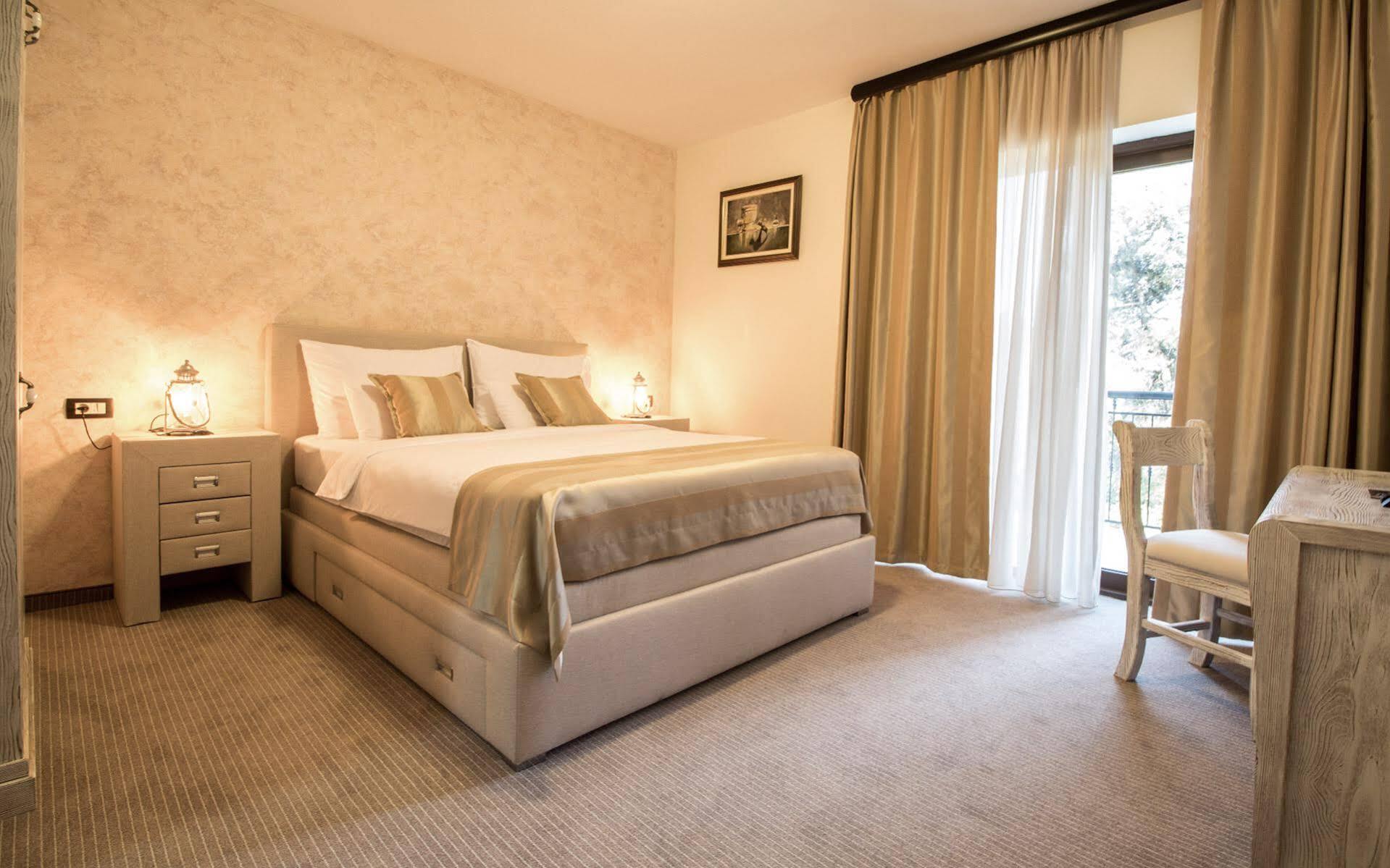 Hotel Helada ติวัต ภายนอก รูปภาพ