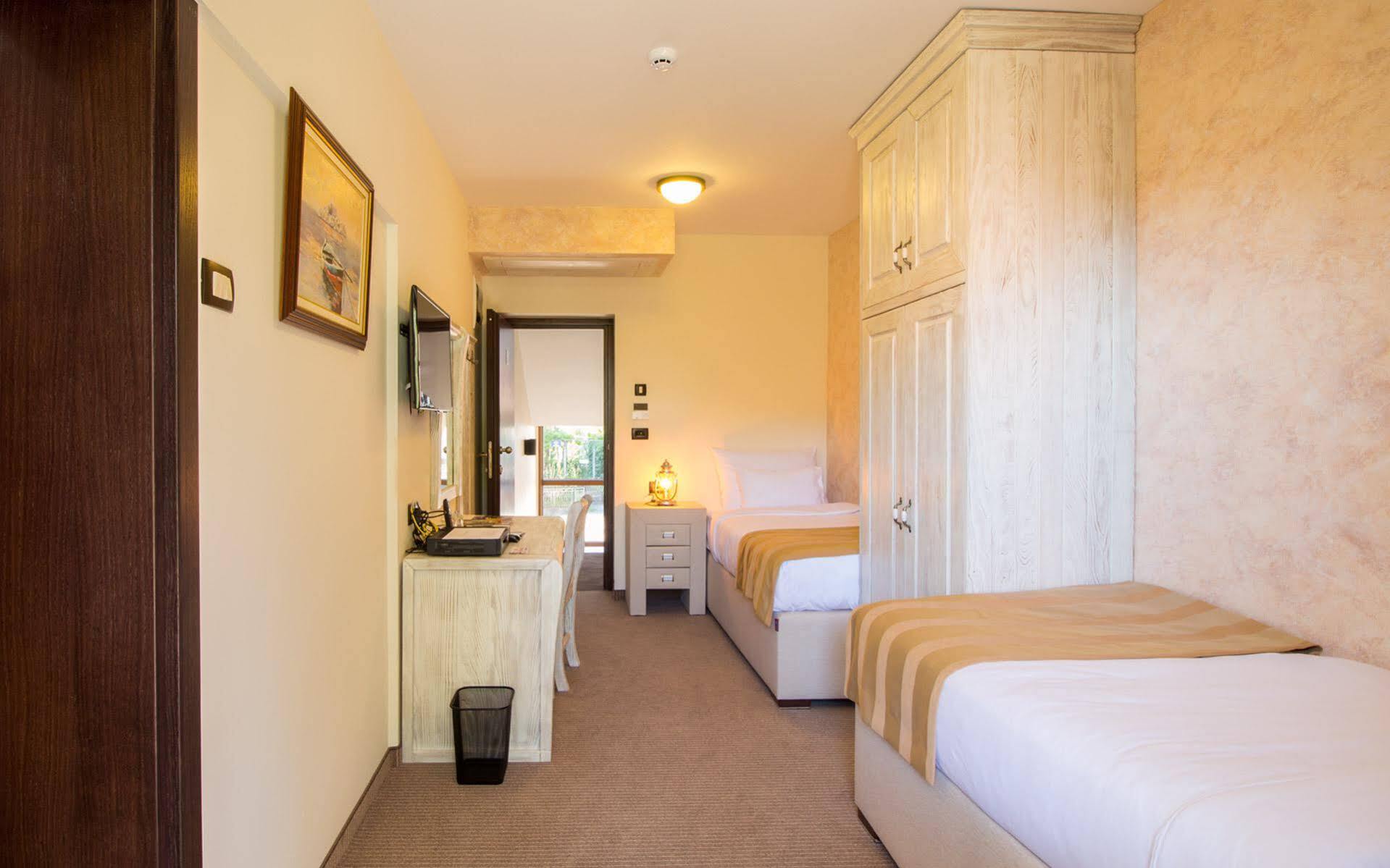 Hotel Helada ติวัต ภายนอก รูปภาพ