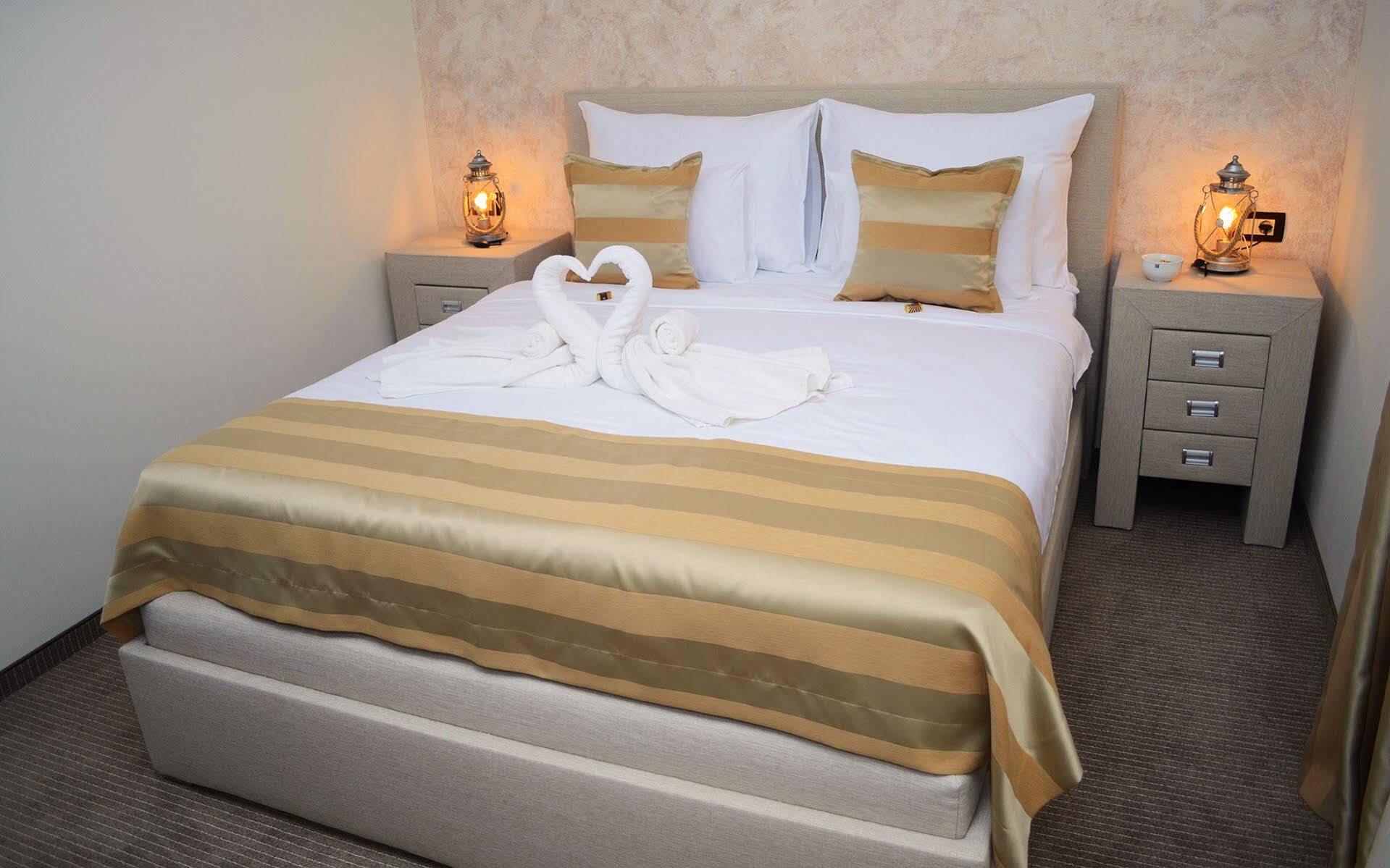 Hotel Helada ติวัต ภายนอก รูปภาพ