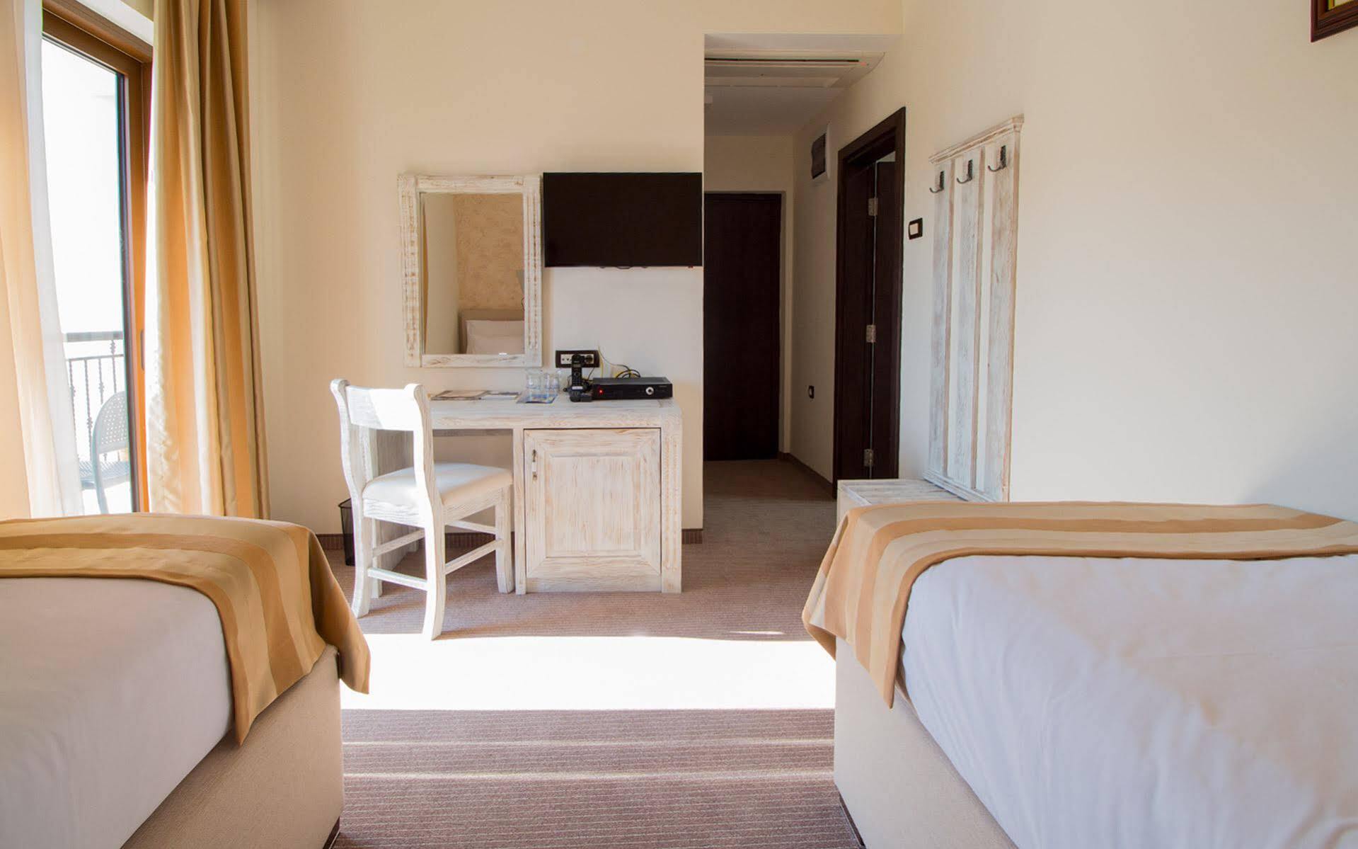Hotel Helada ติวัต ภายนอก รูปภาพ