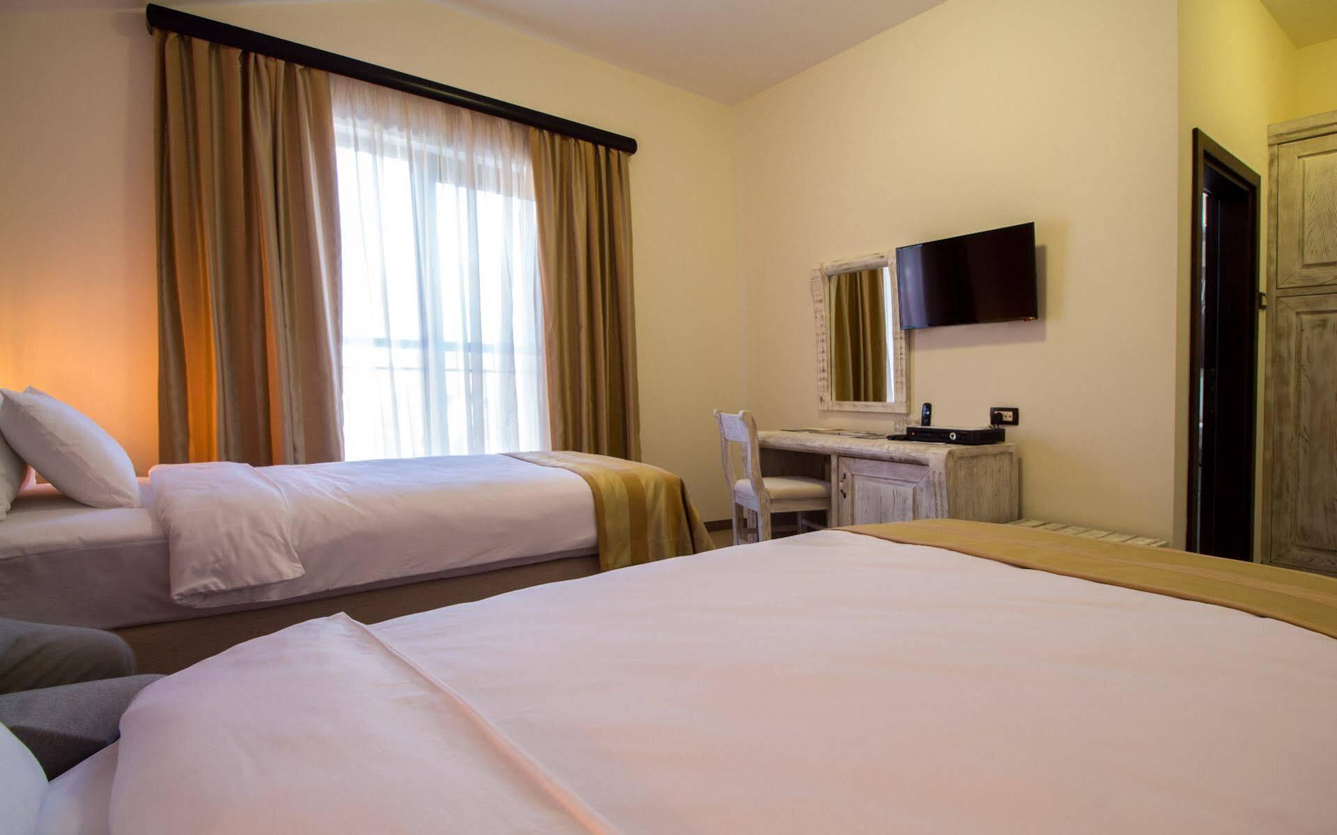 Hotel Helada ติวัต ภายนอก รูปภาพ