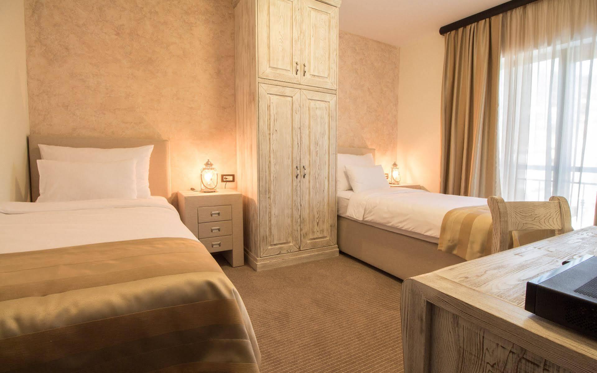 Hotel Helada ติวัต ภายนอก รูปภาพ