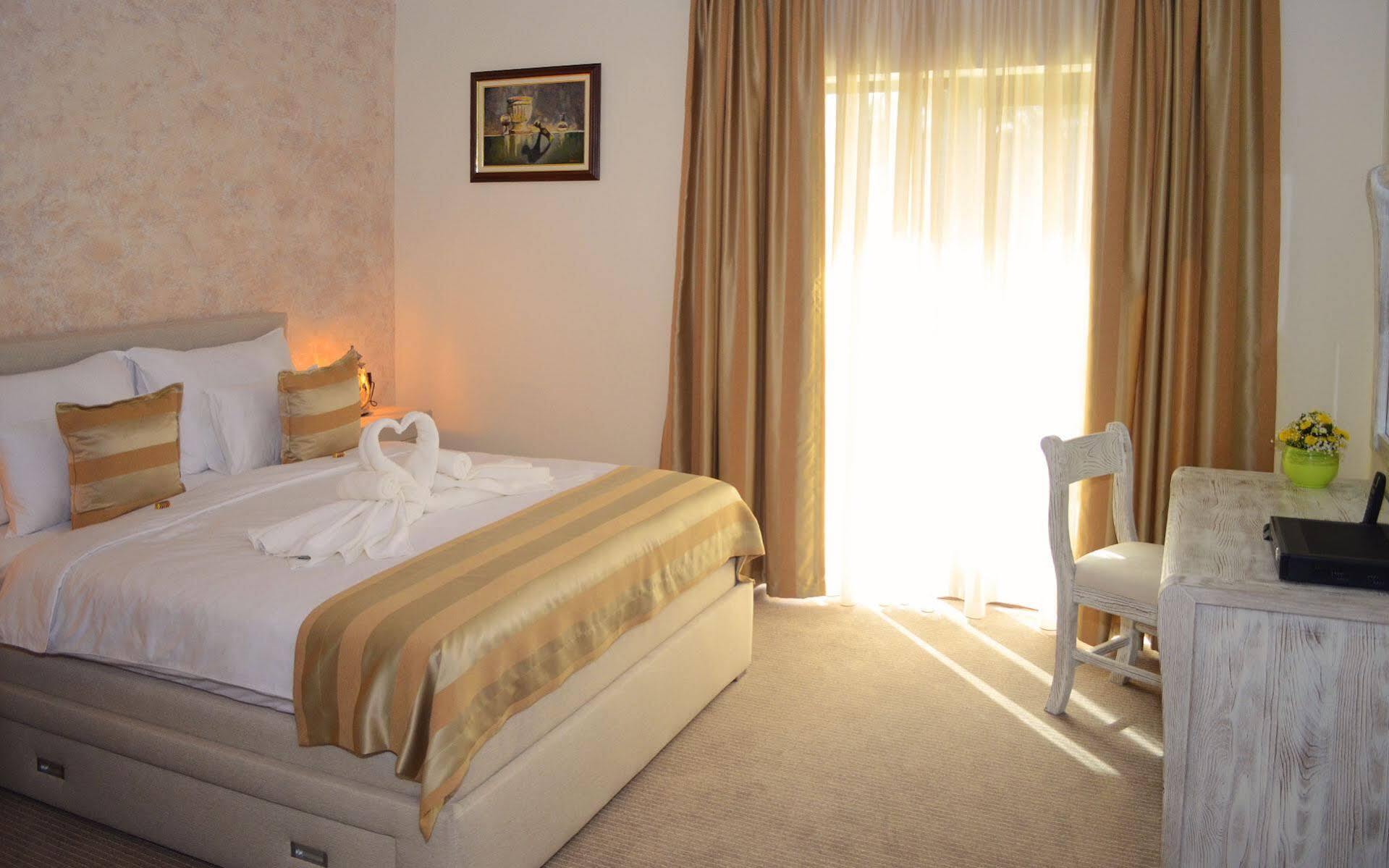 Hotel Helada ติวัต ภายนอก รูปภาพ